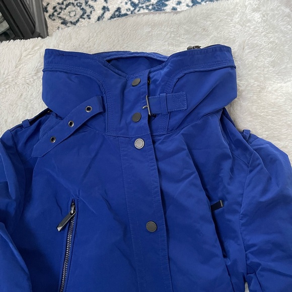 BCBGMaxAzria Raincoat Jacket w/hood - Picture 12 of 12